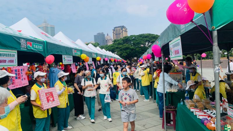 現場非常熱鬧 許多攤位商品修銷售一空  圖/賴昌邦攝