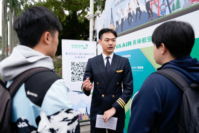 長榮航空前進校園招募百名機師  廣邀優秀學子投入飛航專業 展翅飛翔