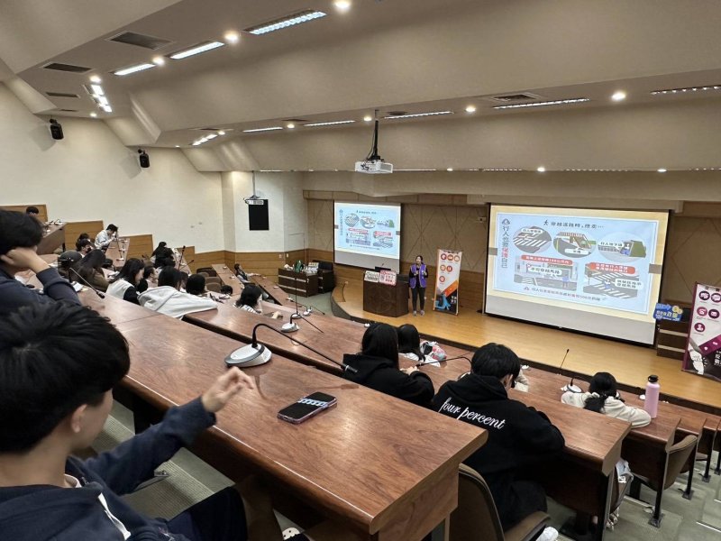 楠梓宣導團深入校園  提醒學子防詐交安小撇步