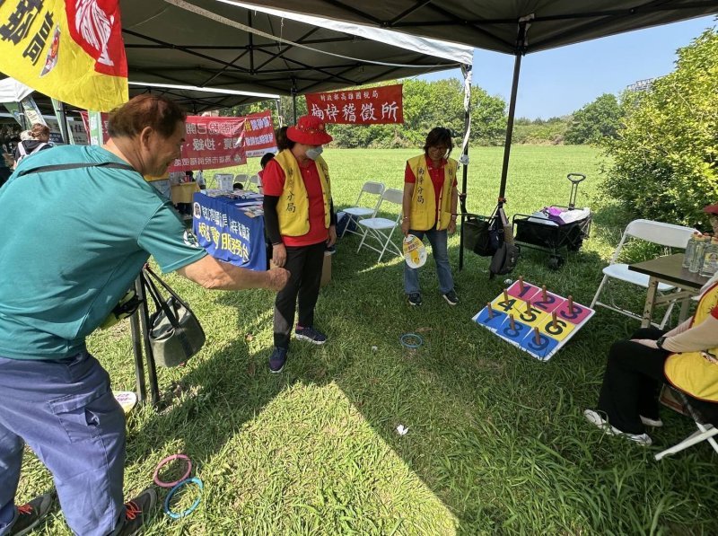 都會園慶「警」彩登場！楠梓警設攤宣導 防詐不落「圈」套