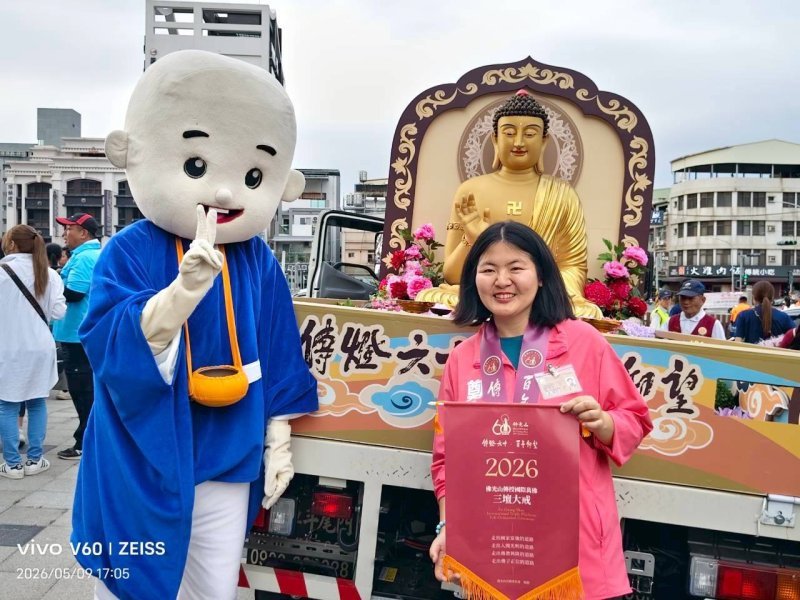 佛光山行腳托缽再臨鳳山　鳳邑開漳聖王廟續結法緣共襄盛舉 鄭安秝：信仰凝聚善念，讓社會更祥和