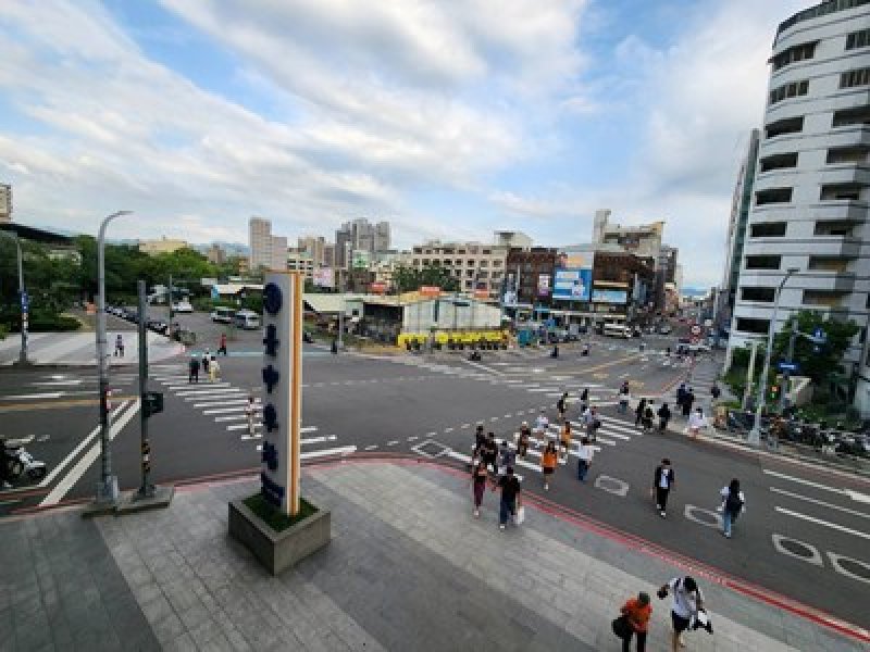 中市打造「人本安全、車流順暢」交通新典範 行人優先號誌累計千處、行車號誌6,658處全國最多