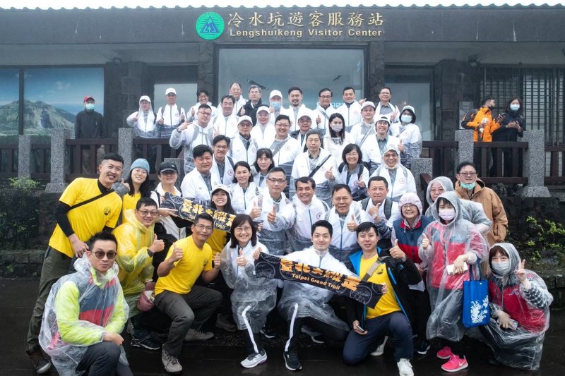《臺北大縱走導覽手冊》- 實地記載 130 公里人文生態，搭捷運公車就能深讀臺北！！