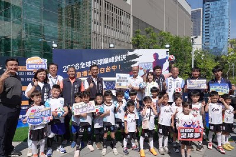 台中瘋世足！捷運市政府站足球打卡區亮相　7月直播派對熱血登場