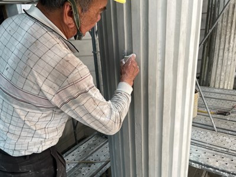 仰望完美弧線！73歲泥作大師李昆山半世紀功力、百款模具重塑台中州廳