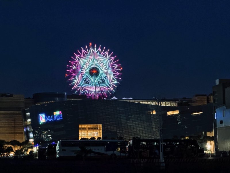 夢時代摩天輪重磅回歸！ 主題燈光秀升級 開幕限定優惠一次看