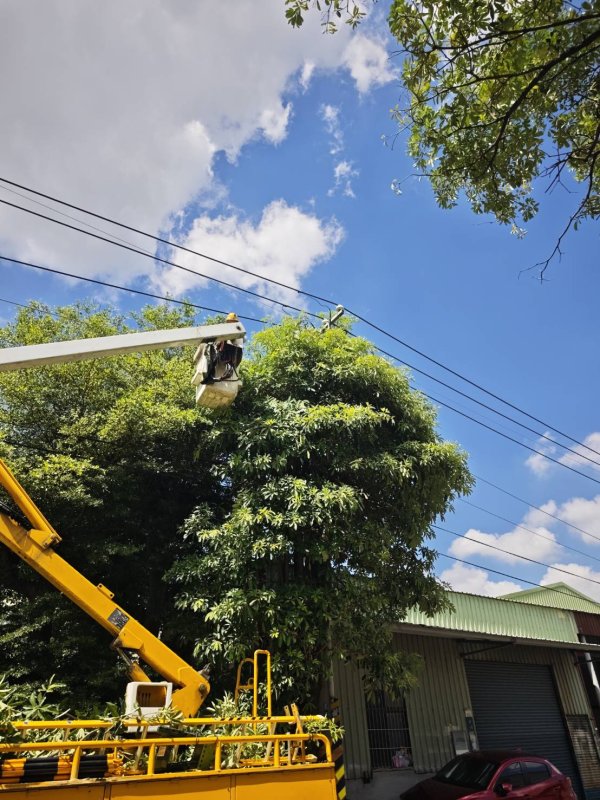 台電高雄區處全力戒備防颱 請民眾多利用網路通報查詢停復電資訊
