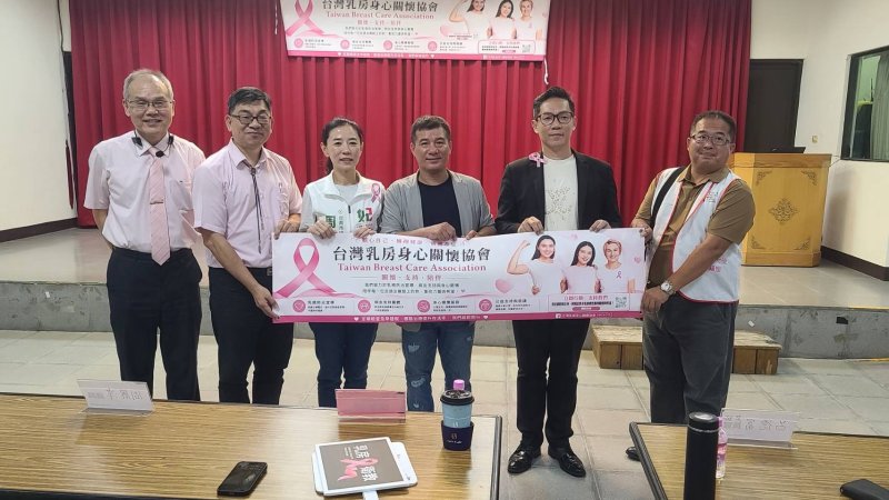 父親節不只祝福爸爸　更要守護生命中最重要的女性 政府、民代、社區與公益團體攜手　從安平出發守護女性健康