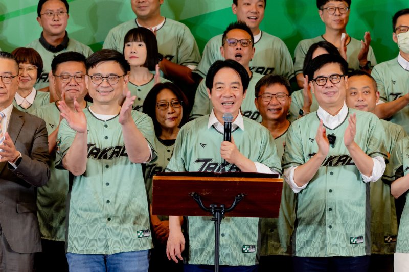 民進黨高雄舉辦中常會 賴清德提出三大保證 全力支持賴瑞隆