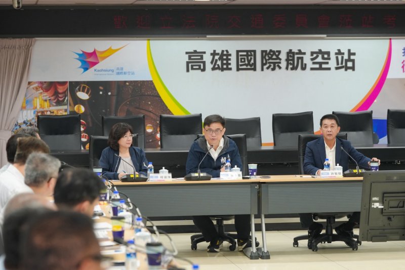爭取建設不停歇！賴瑞隆考察高雄機場提三訴求護「計程車運將」　擘劃三階段計畫打造南方國際新門戶