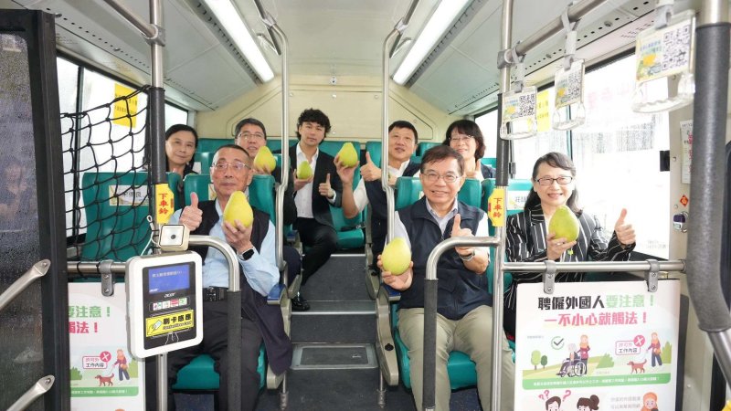 中華郵政攜手港都客運 首創「AI懂選」智慧消費 串聯「物流×人流」送文旦挺小農