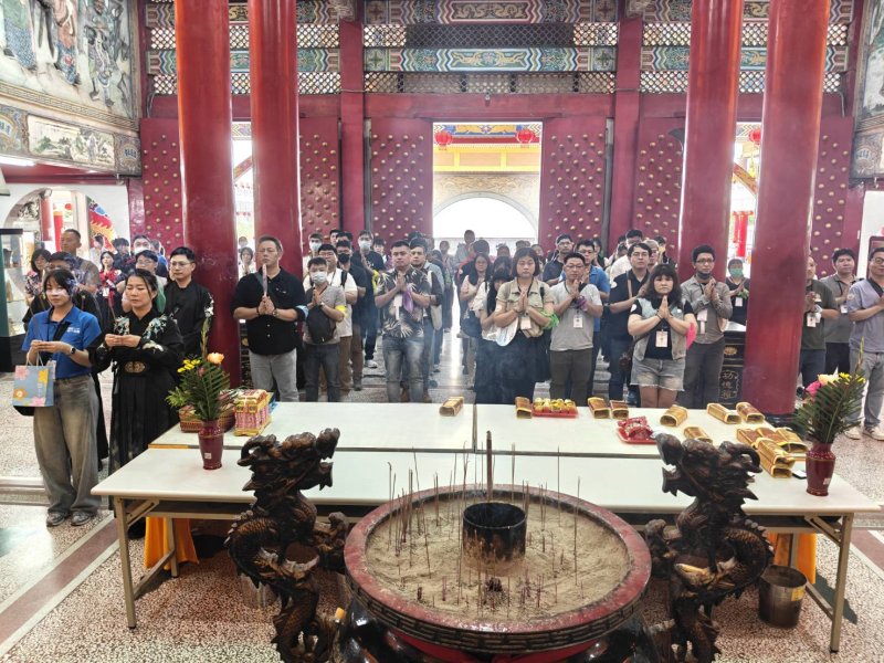 高雄東照山關帝廟舉辦「115年單身聯誼－結緣ON-Line解密尋愛」，吸引80名未婚男女踴躍參加