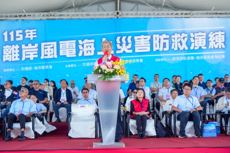 離岸風電海上災防實兵演練，航港局投入大型救難拖船資源，海保署啟動開口契約除污工作船，強化離岸風場堅實安全屏障！