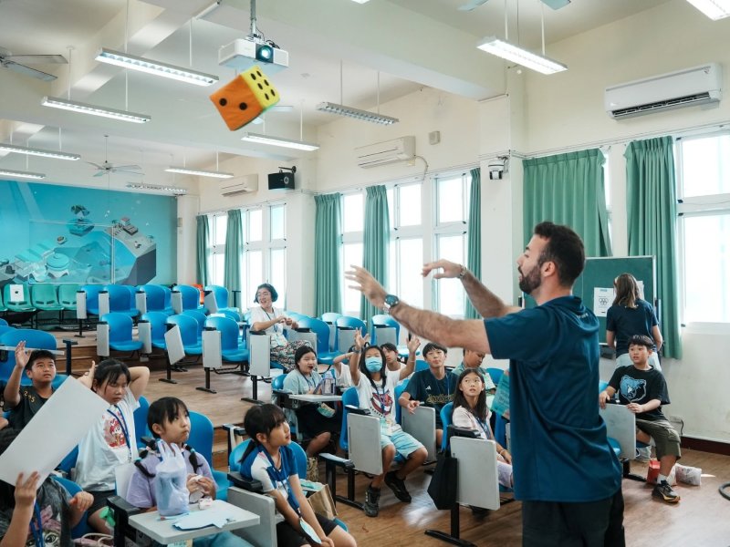 外籍英語教學助理深入偏鄉 攜手學術交流基金會讓英語走入生活