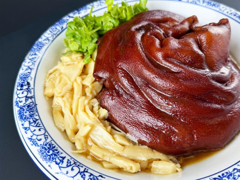 尾牙不用等年底！高雄翰品1031搶先開桌、好運開抽 十道澎湃桌菜每人1,380元　加碼抽住宿券好禮
