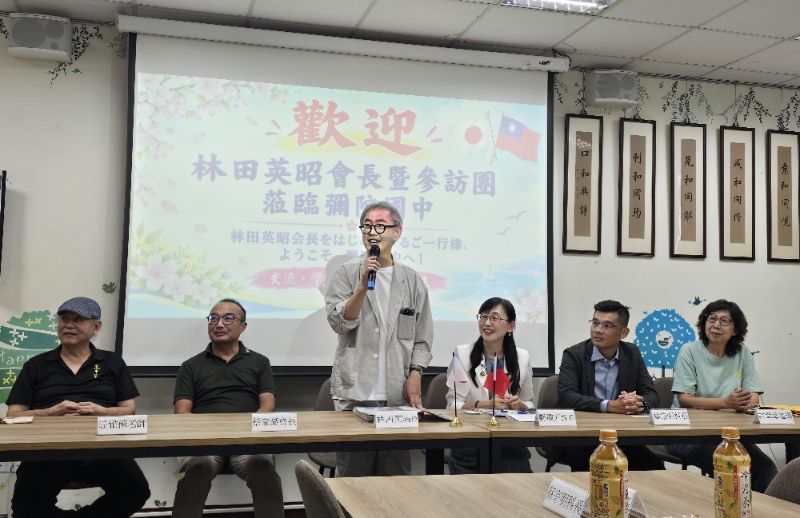 上田清人滿臉笑容地談到他本來想乖乖坐著不講話的,但是看見學生閃亮的眼神,讓他開心想講講話 上田清人滿臉笑容地談到他本來想乖乖坐著不講話的,但是看見學生閃亮的眼神,讓他開心想講講話