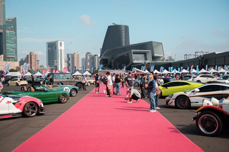 2025年首屆高雄移動時尚周於高雄港舉辦，將紅地毯時尚與汽機車展結合，創造話題 圖/主辦單位
