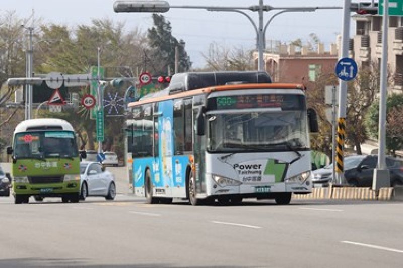 500嚴延公車路線的駕駛,暖心助乘客送醫感動全車 500嚴延公車路線的駕駛,暖心助乘客送醫感動全車