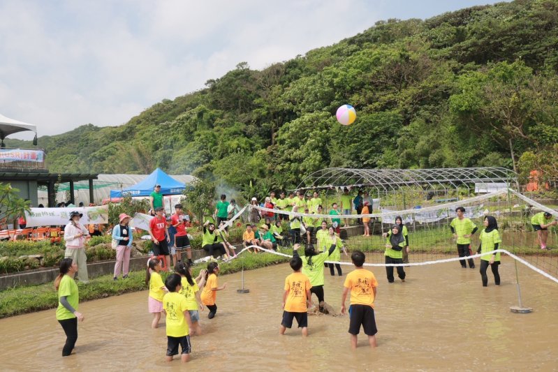 「水梯田排球嘉年華」在遊戲互動中認識土地、農業生產與食物來源，透過活潑、貼近生活的方式推廣食農教育