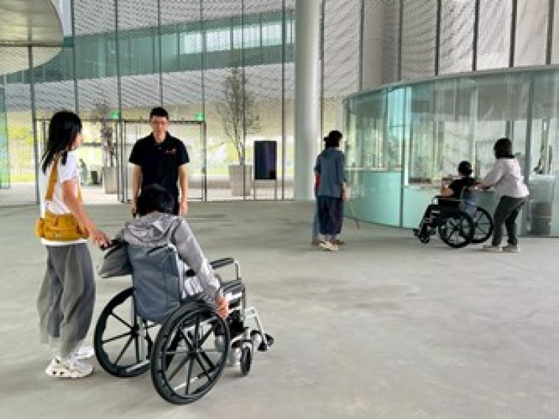 中美館新增「無障礙服務」的導覽選項，規劃更友善且共融的參觀環境。圖片來源：臺中市立美術館提供