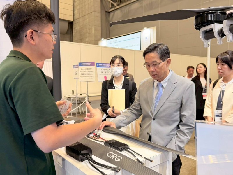 張局長參訪昶瑞機電展位 了解產品技術優勢