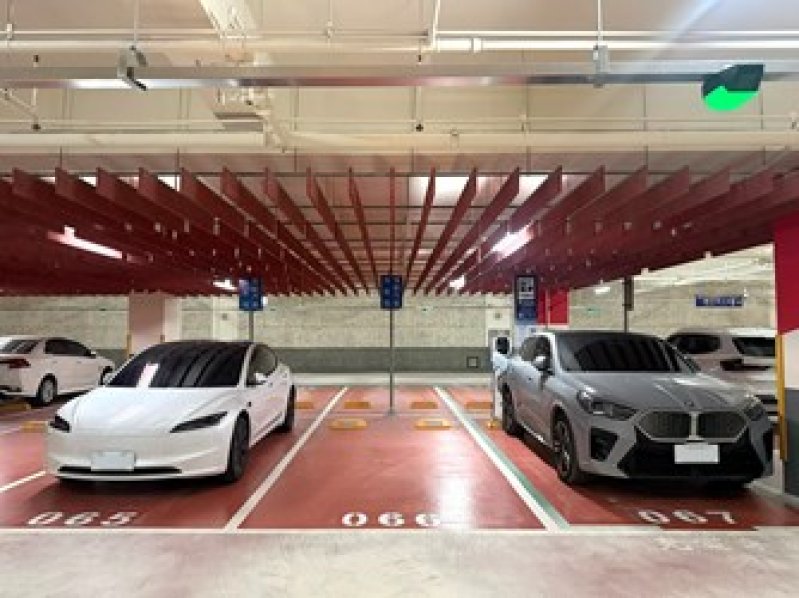 市府加速綠能交通建設,積極於公有停車場設置充電槍便利民眾使用 市府加速綠能交通建設,積極於公有停車場設置充電槍便利民眾使用