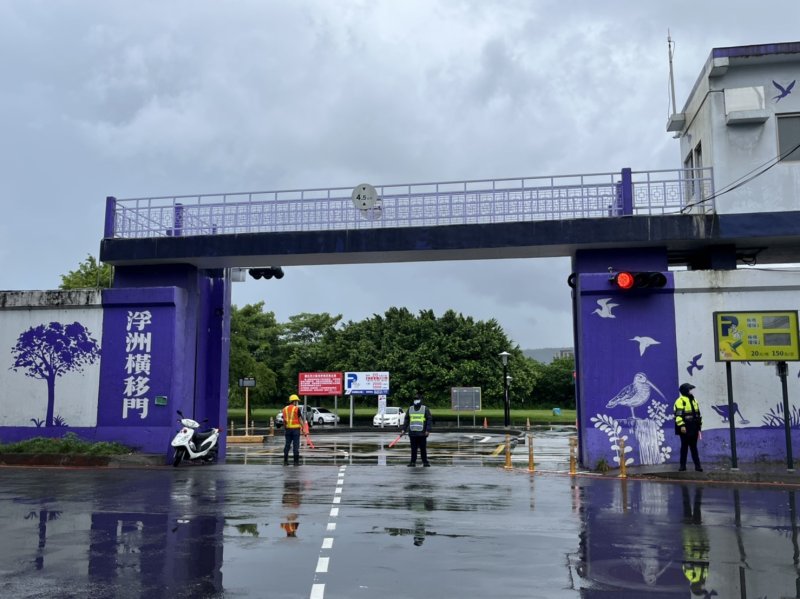 橫移門、越堤道則於明(10)日上午11時管制車輛只出不進、中午12時完成封閉