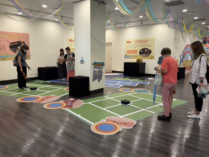 新莊文藝中心則推出「鼓咚小鎮」，以新莊百年製鼓品牌「响仁和」為主題，帶領親子認識製鼓文化