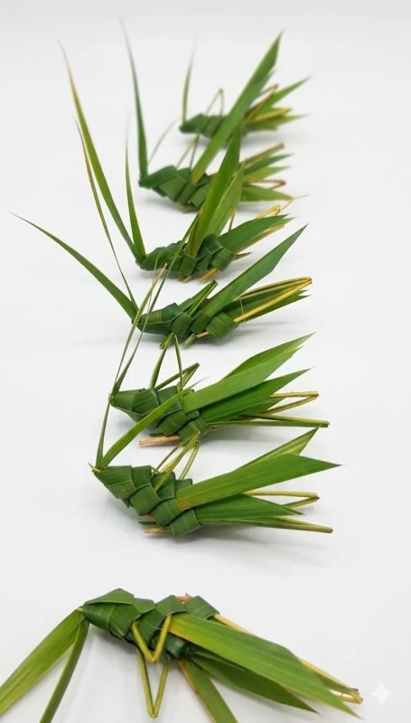  椰葉蚱蜢雖然只是簡單的童玩，卻承載著一代人的成長故事與文化記憶