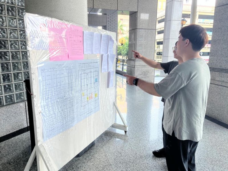 考場1樓設置座位表供考生查詢 考場1樓設置座位表供考生查詢