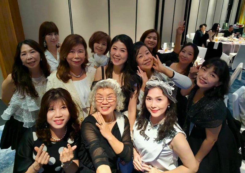 蔡汶萱表示：「時尚不只是外在的美，更是一種能夠溫暖社會的力量。