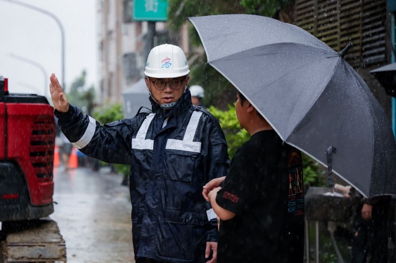 賴瑞隆今日現勘表示,目前最重要的是確保居民安全 賴瑞隆今日現勘表示,目前最重要的是確保居民安全