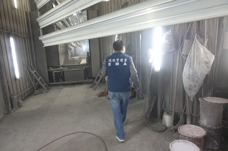 專案小組確認廠內製程運作情況 專案小組確認廠內製程運作情況