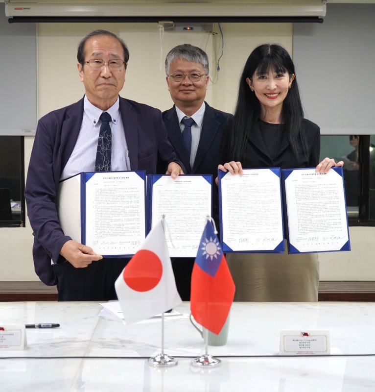 教育部青年發展署與日本京都大學共同簽署「青年百億海外圓夢基金計畫協議書」，由劉國偉政務次長見證