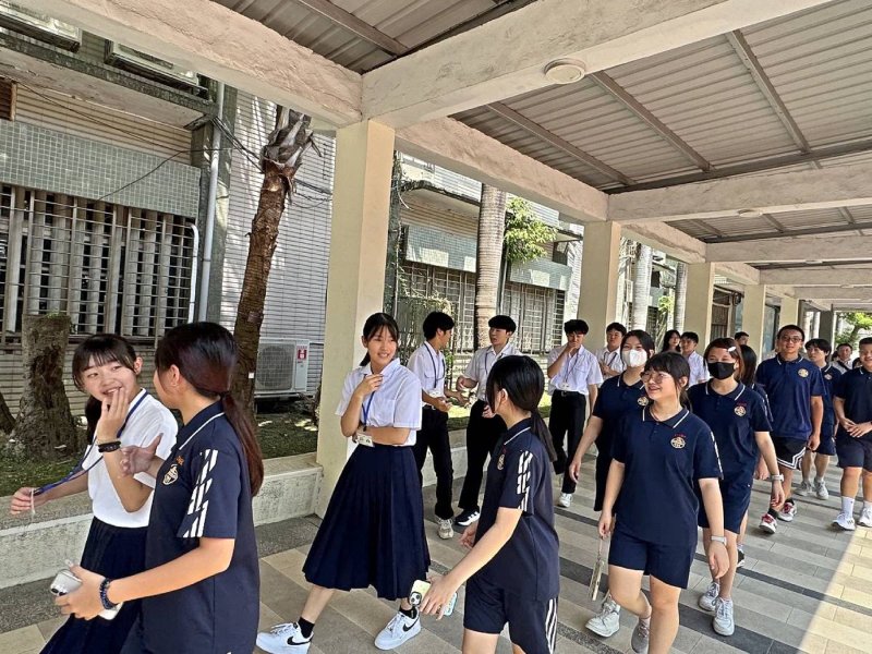蘭州國中學生擔任校園導覽員