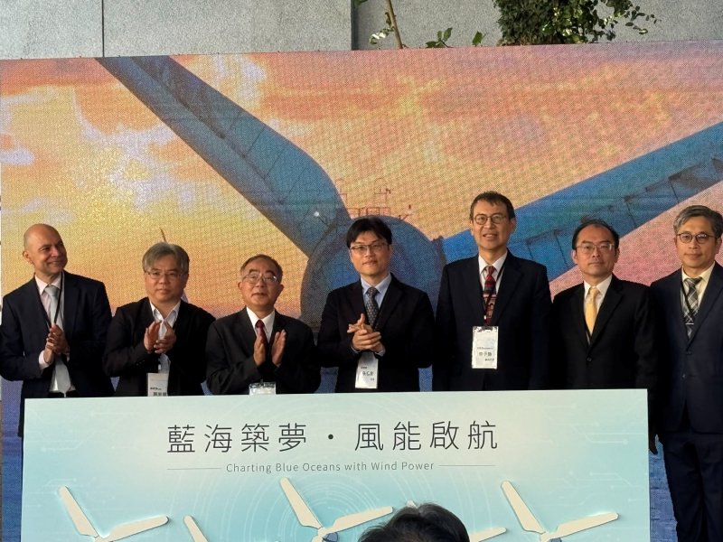 教育部表示，因應當前政府五大信賴產業政策與全球AI應用趨勢，教育部於114年起推動「實作場域設備精進計畫」