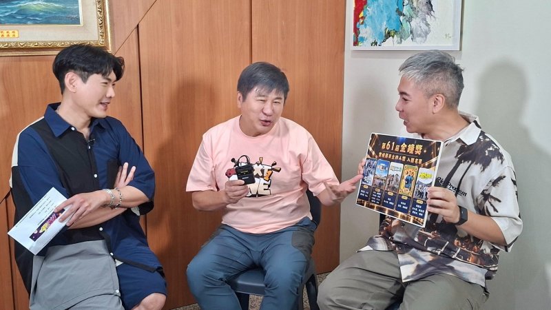 胡瓜錄製《娛樂超skr》期間接受專訪,分享挑戰客語實境節目《胡來旅行社》的拍攝趣事與金鐘入圍心情 胡瓜錄製《娛樂超skr》期間接受專訪,分享挑戰客語實境節目《胡來旅行社》的拍攝趣事與金鐘入圍心情