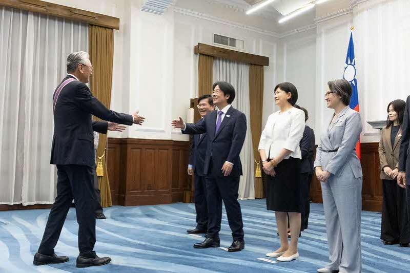 總統及副總統接受各國慶賀團及駐臺使節致賀雙十國慶 總統及副總統接受各國慶賀團及駐臺使節致賀雙十國慶