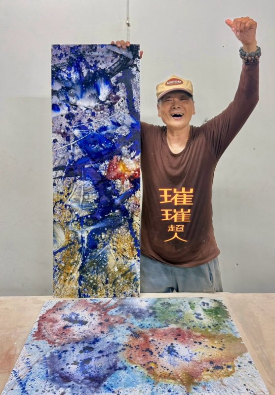 璀璨超人-蔡正勝與獨特「菊岩砂渲彩陶版畫」