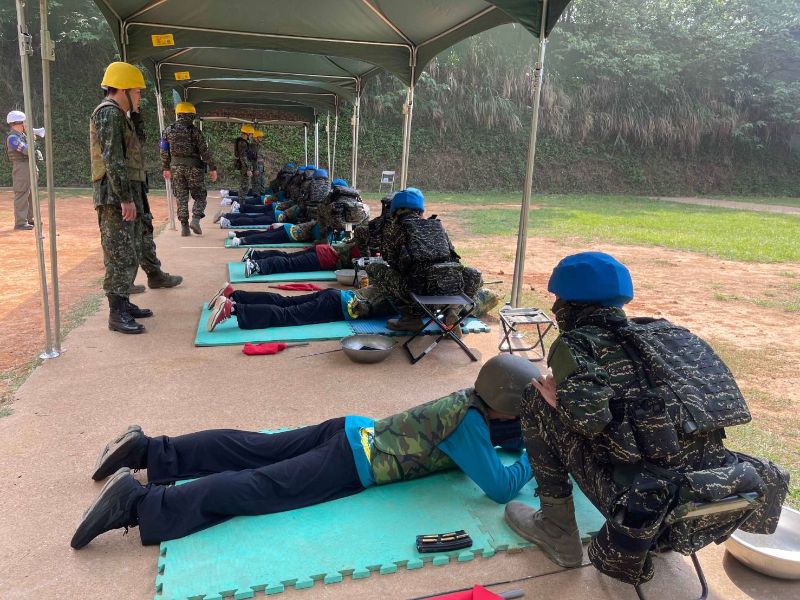 【北市教育局攜手陸軍及海軍陸戰隊實彈射擊體驗深化高中生全民國防意識】
