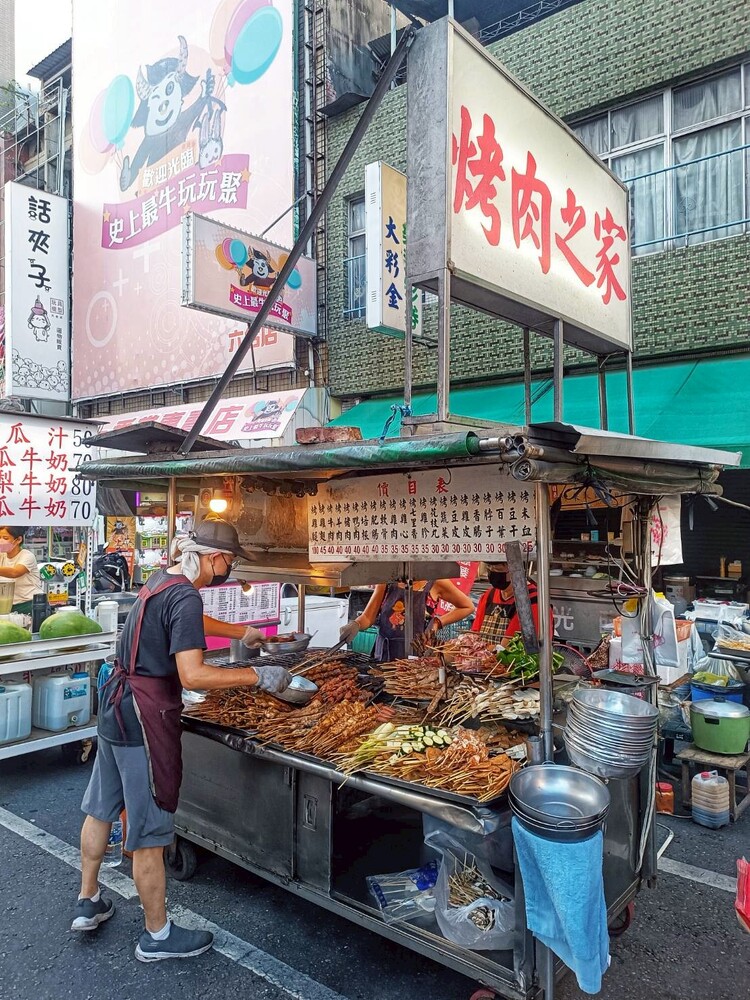 六合夜市烤肉之家    飄香50年的碳烤香味，讓人馬上停止腳步，進入味覺美味的國度！ 票選編號6